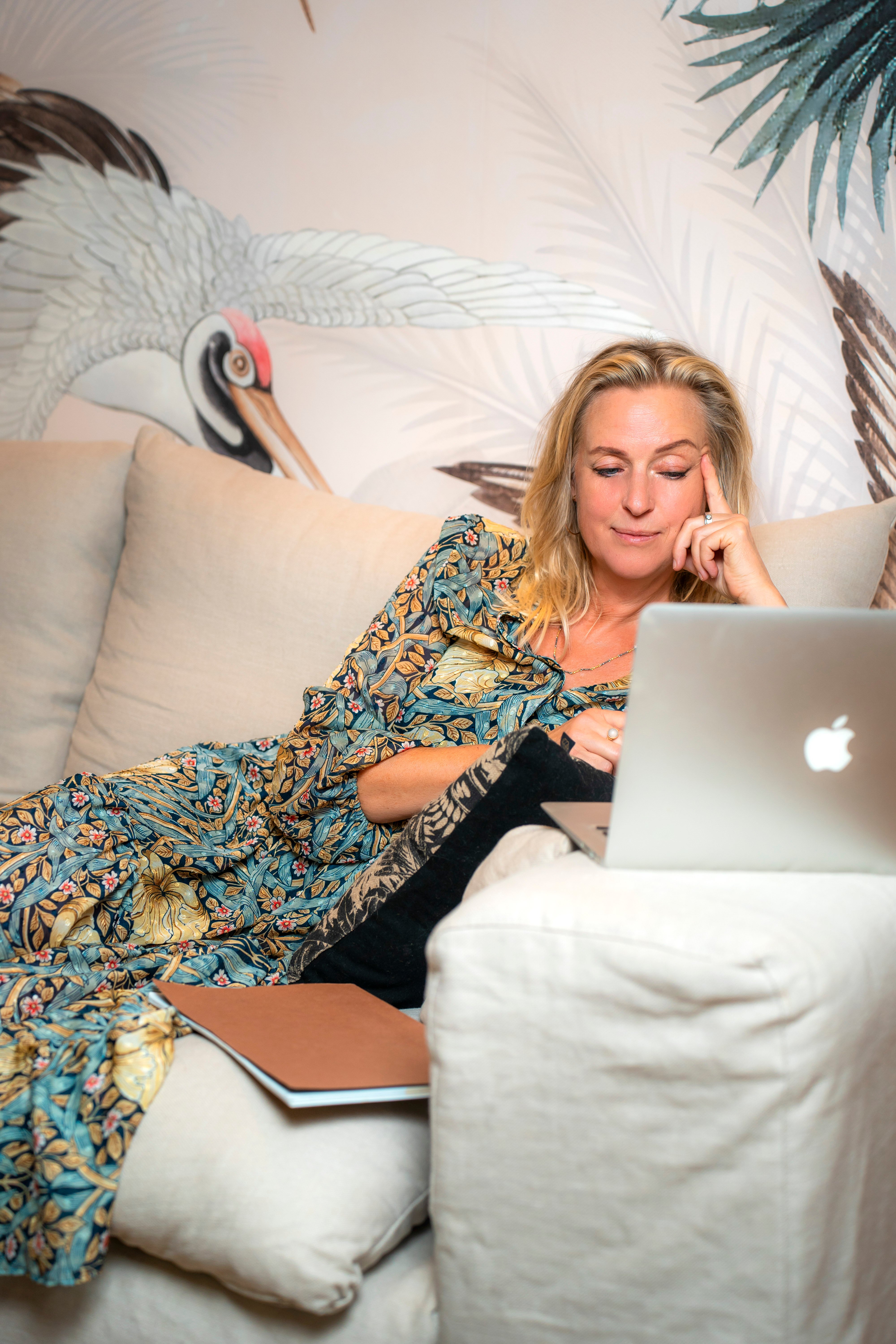 Sara Lee, licensed psychotherapist and emotional mentor